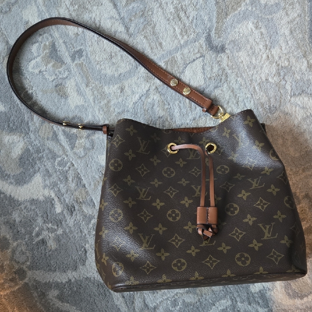 Louis Vuitton NeoNoe MM Dark Brown Monogram Shoulder/Crossbody Bag w/Wallet